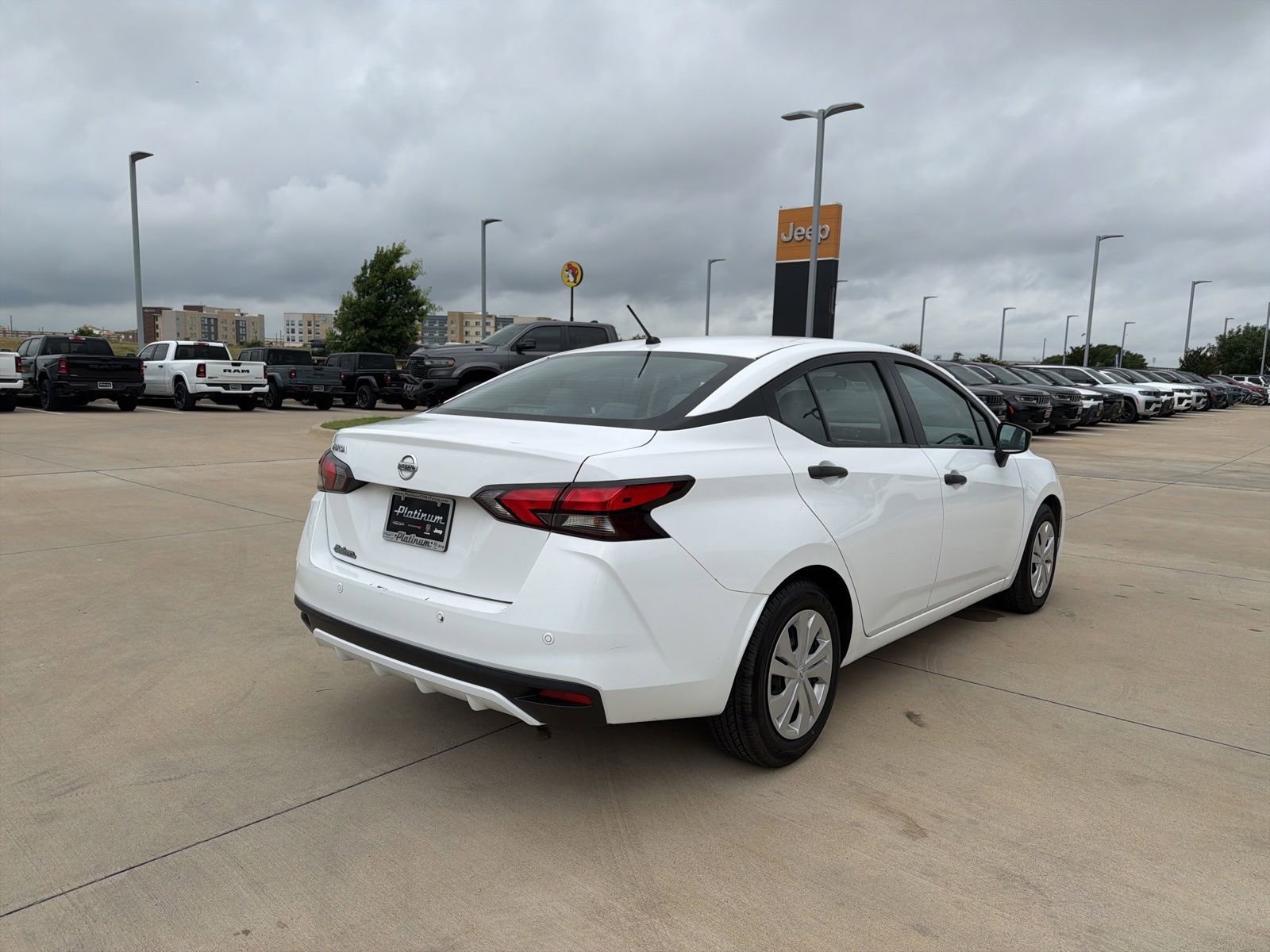 Used 2022 Nissan Versa S FWD image 5