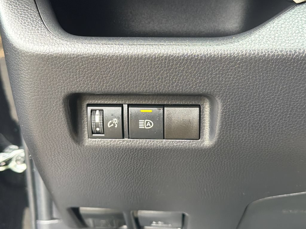 Used 2025 Toyota RAV4 XLE AWD/4WD image 20