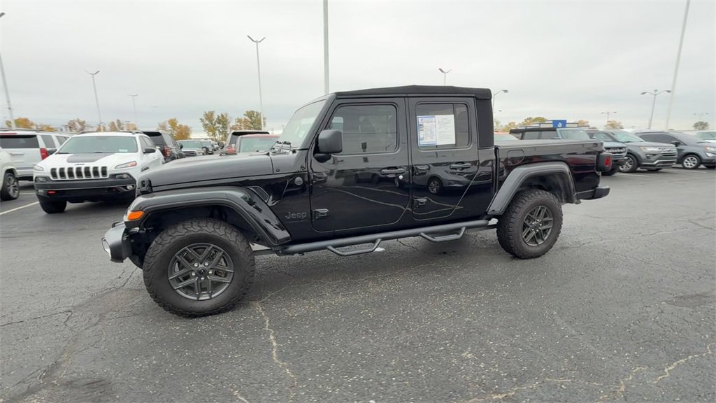 Used 2024 Jeep Gladiator Sport image 4