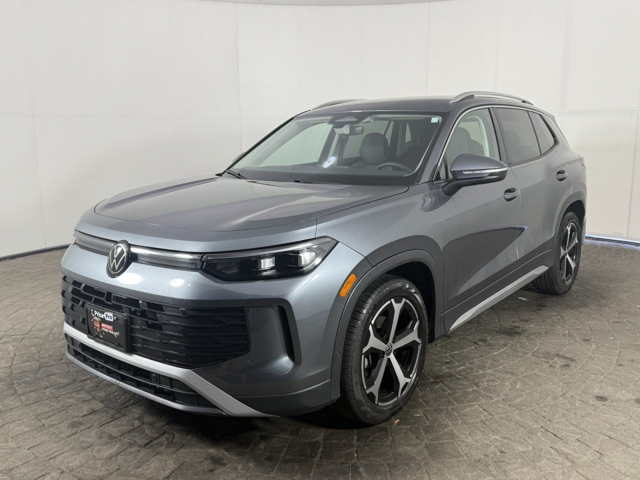 Used 2026 Volkswagen Tiguan SE FWD image 3