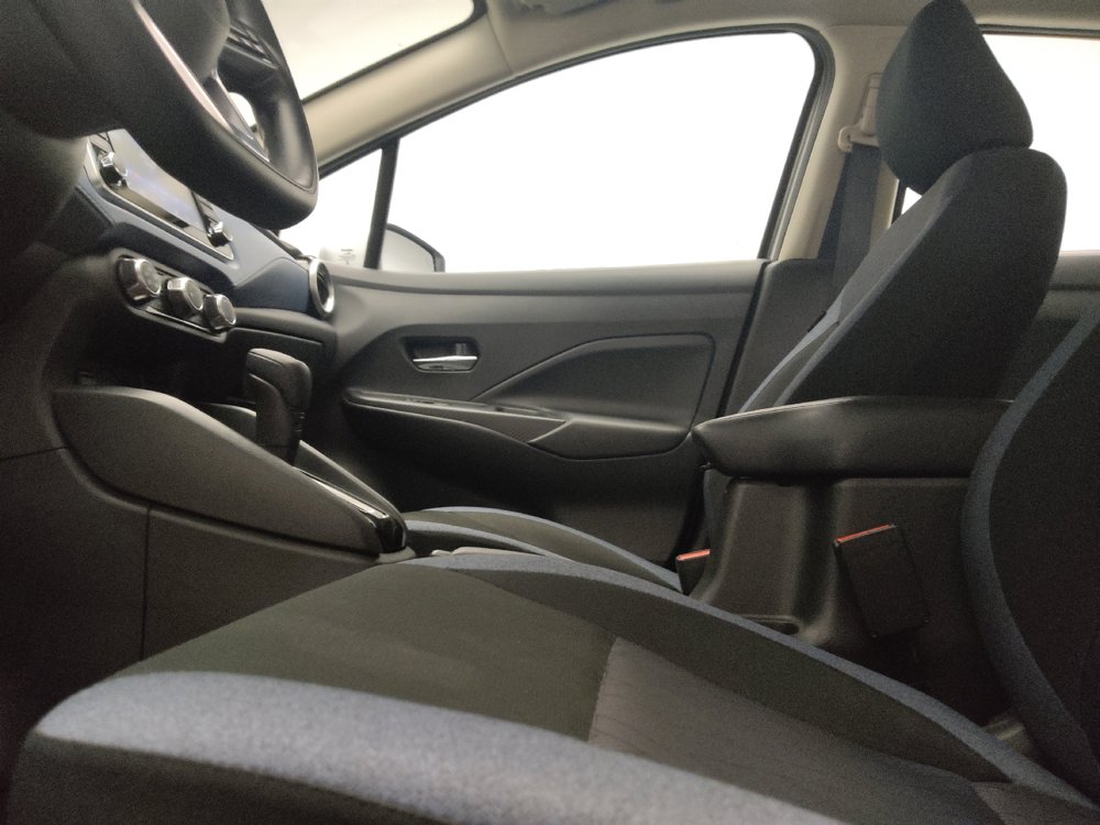 Used 2025 Nissan Versa SV FWD image 17
