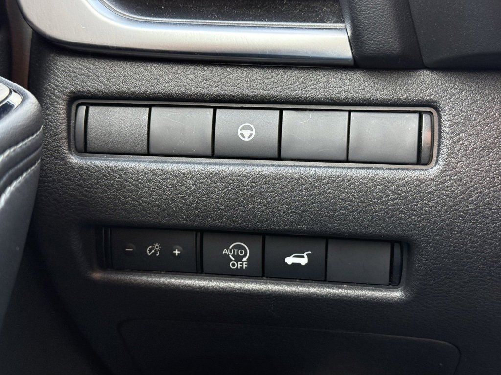 Used 2024 Nissan Rogue SV image 31