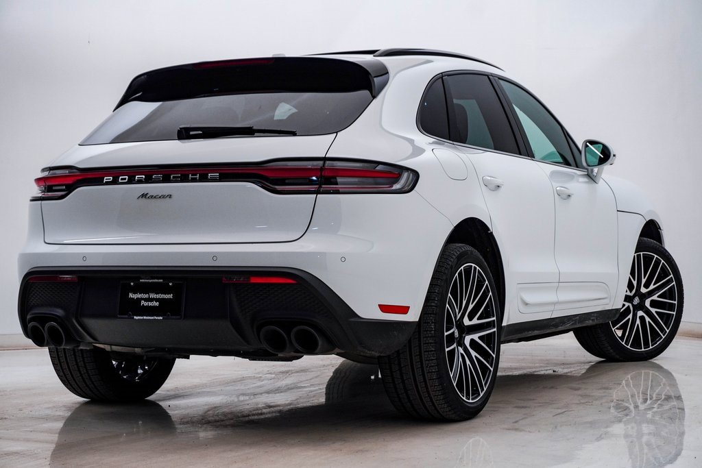 Certified 2025 Porsche Macan image 11