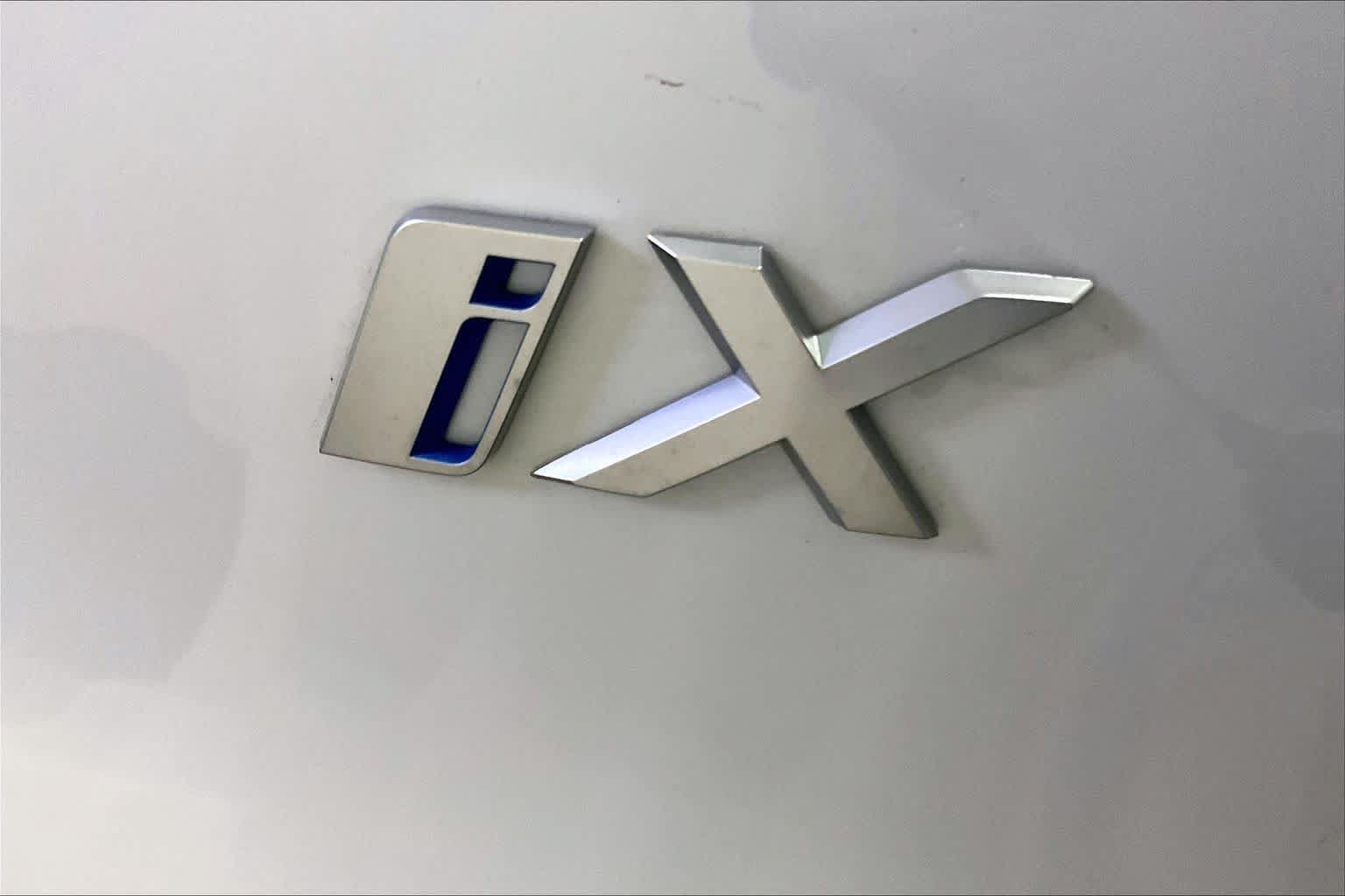 Certified 2025 BMW iX xDrive50 AWD/4WD image 9