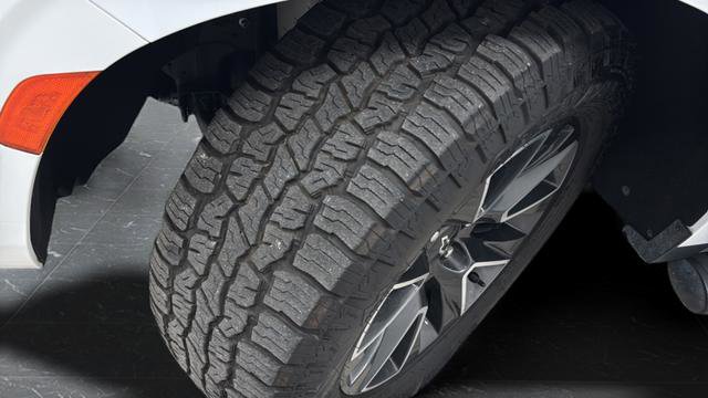 Used 2022 Chevrolet Suburban Z71 w/ Z71 Off-Road Package AWD/4WD image 39