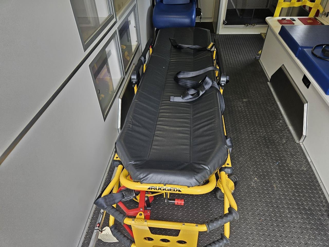 Used 2013 Ford F450 XLT w/ Ambulance Preparation Pkg RWD image 52