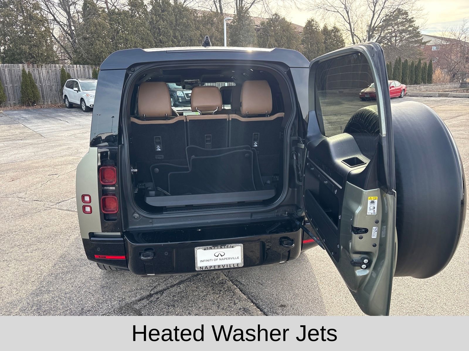 Used 2025 Land Rover Defender 130 X-Dynamic SE image 23