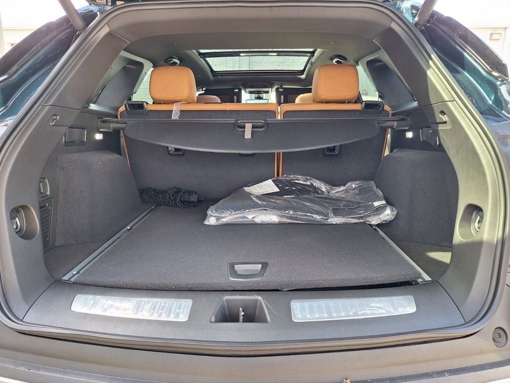 New 2026 Cadillac XT5 Premium Luxury w/ LPO, ONYX Package FWD image 26