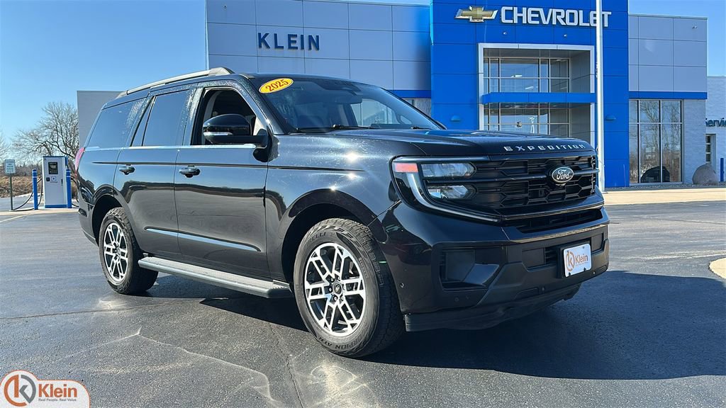Used 2025 Ford Expedition Active AWD/4WD image 1