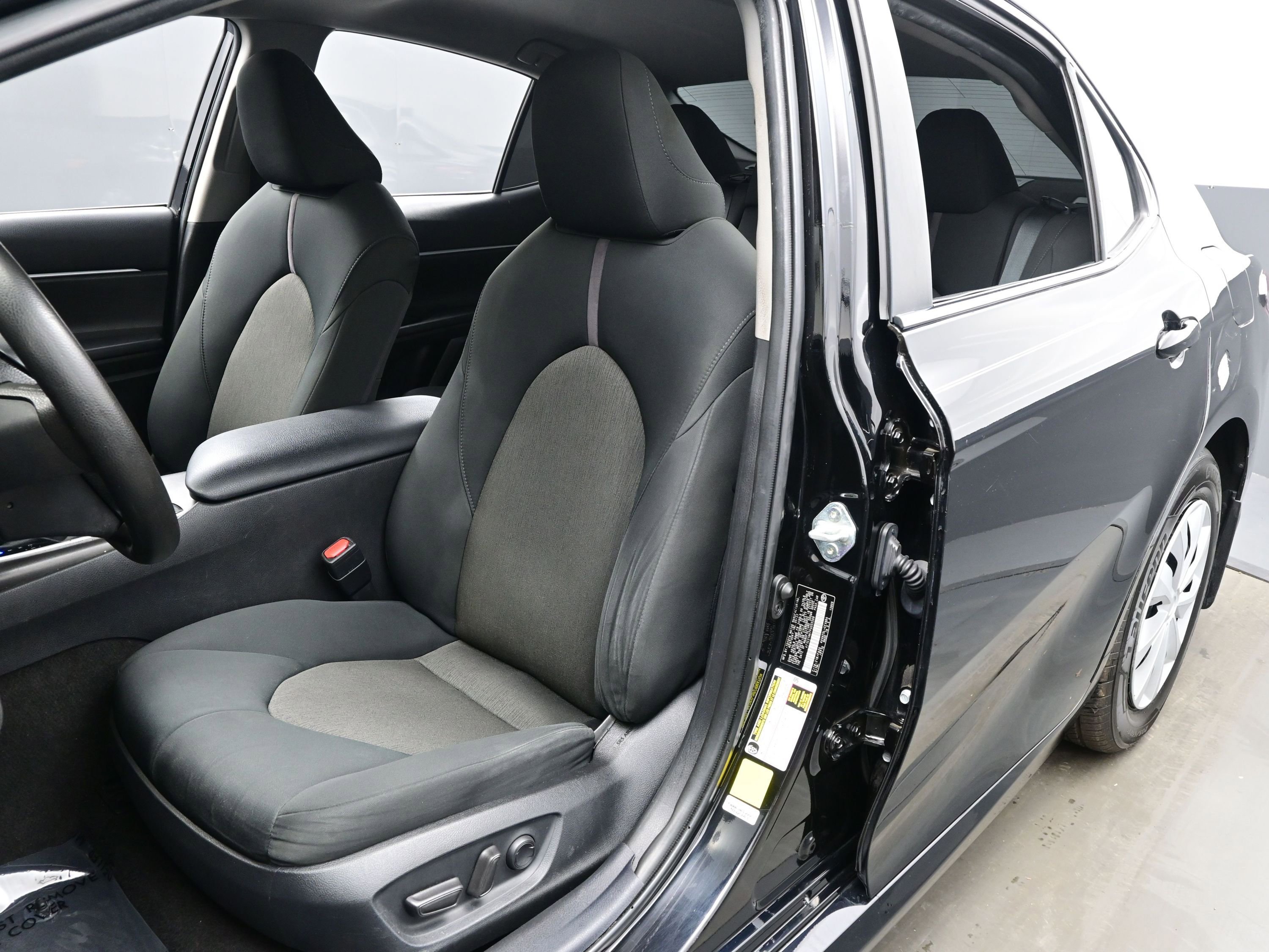 Used 2023 Toyota Camry LE image 12