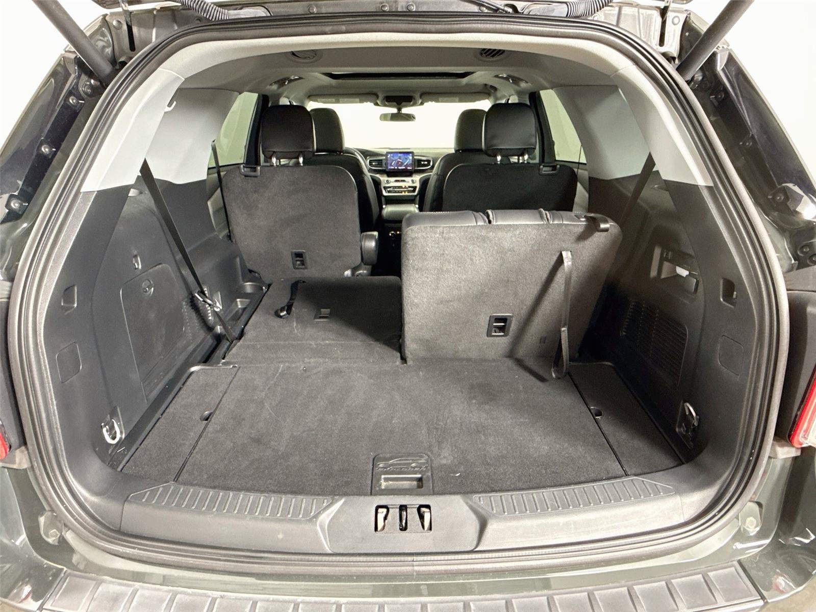 Used 2023 Ford Explorer XLT w/ Equipment Group 202A RWD image 23