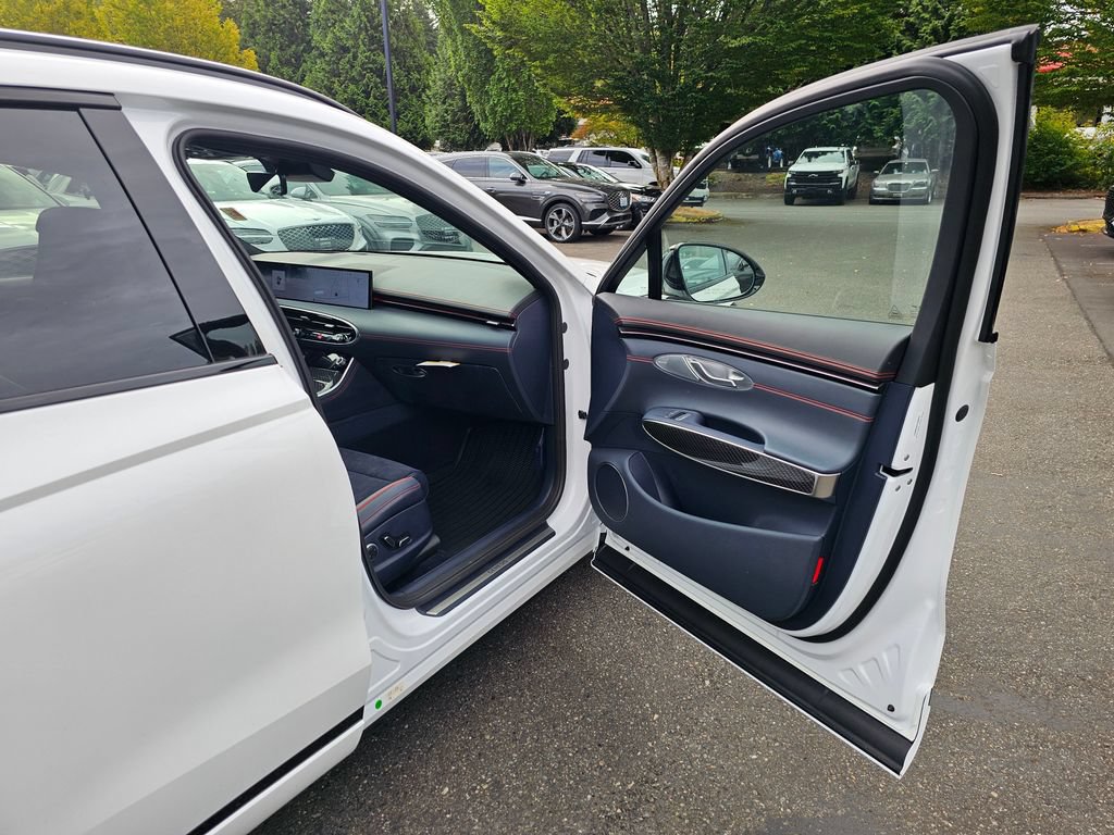 New 2027 Genesis GV70 3.5T Prestige AWD/4WD image 28