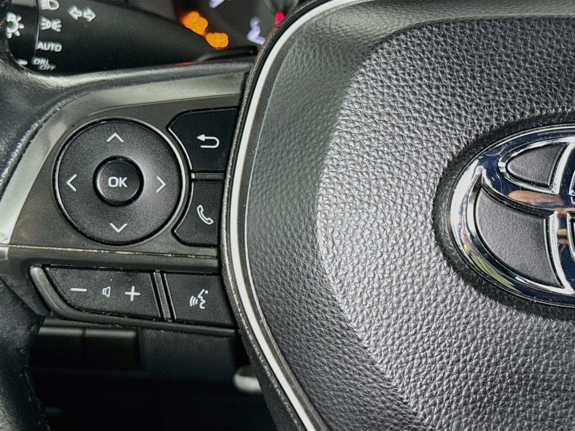 Used 2020 Toyota Corolla SE FWD image 18