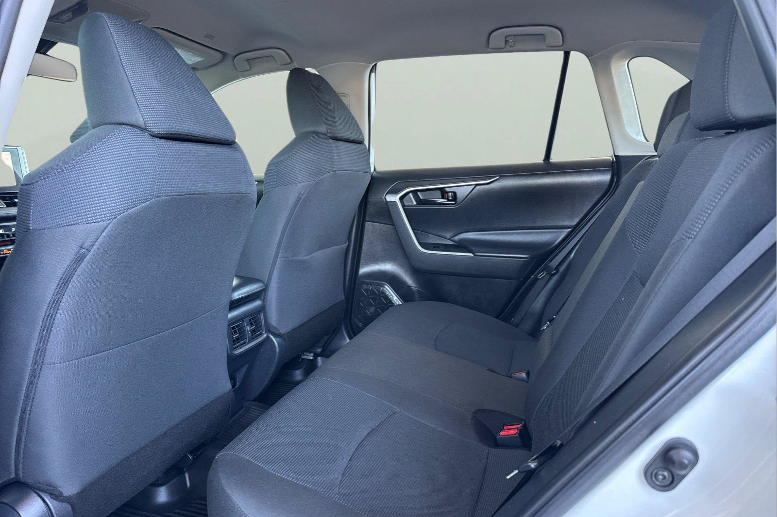 Used 2023 Toyota RAV4 LE AWD/4WD image 6