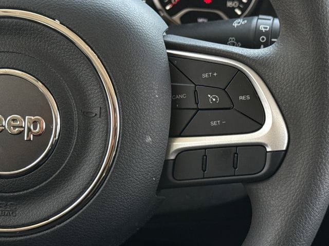Used 2023 Jeep Renegade Latitude AWD/4WD image 14