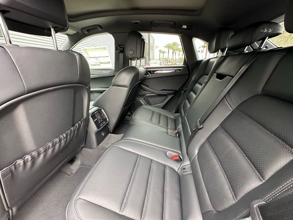Used 2026 Porsche Macan Turbo AWD/4WD image 36