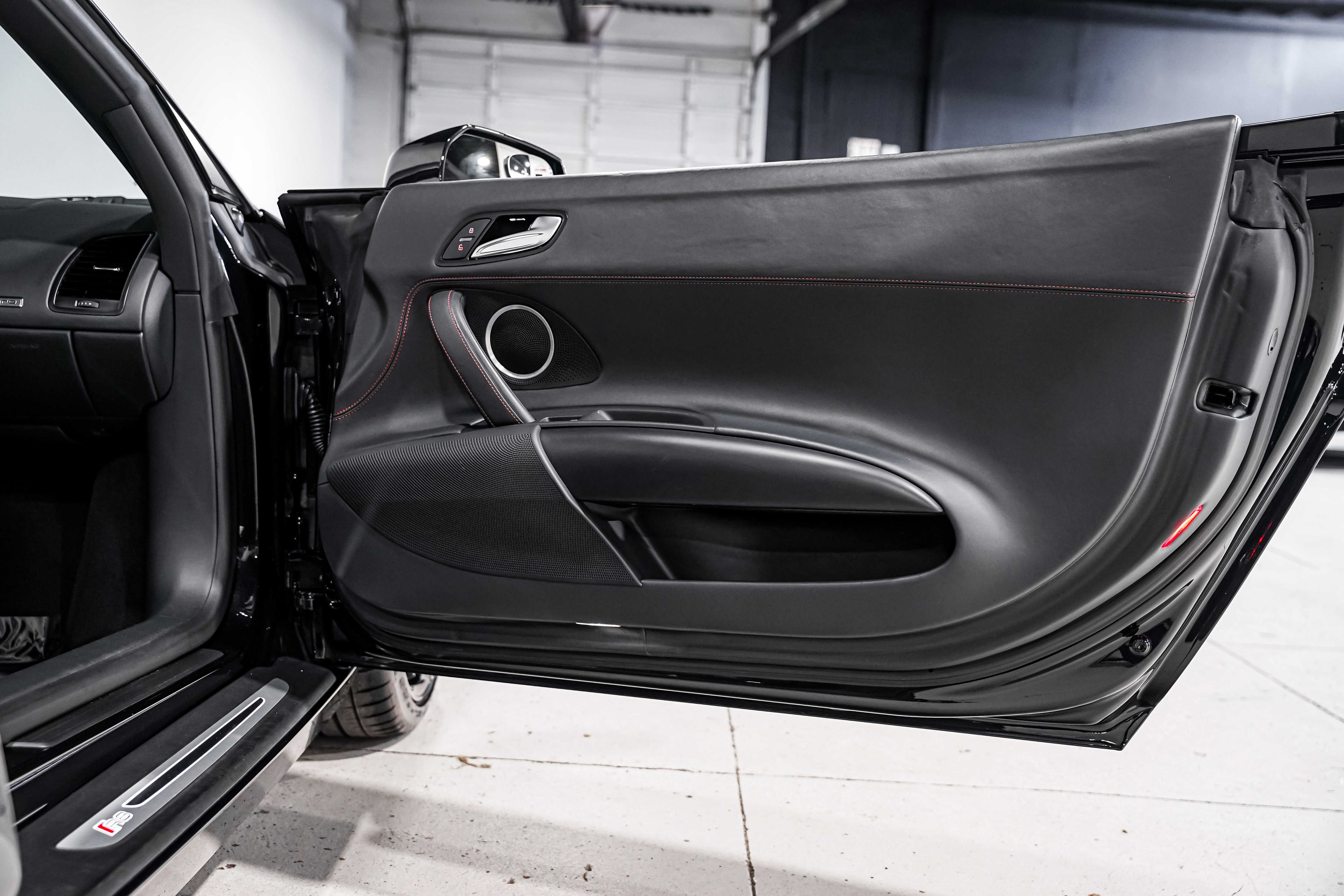 Used 2014 Audi R8 V8 w/ Full Leather Package image 23