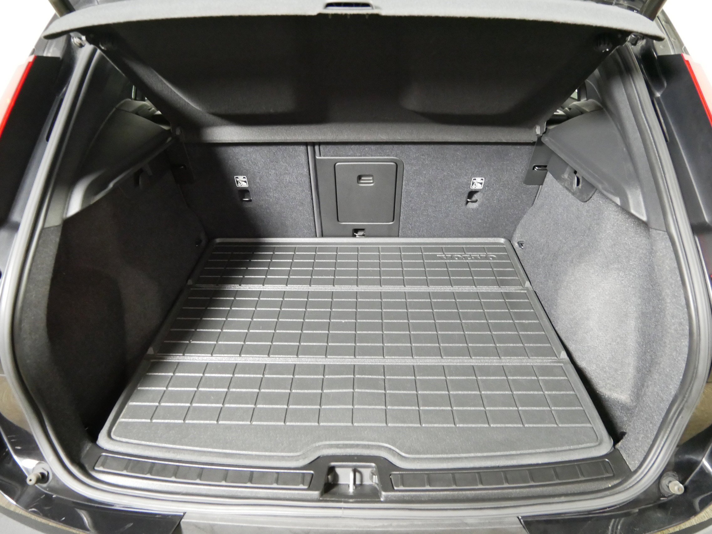 Used 2021 Volvo XC40 T5 Momentum image 18