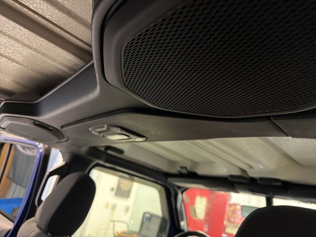 Used 2020 Jeep Wrangler Unlimited Sahara image 38