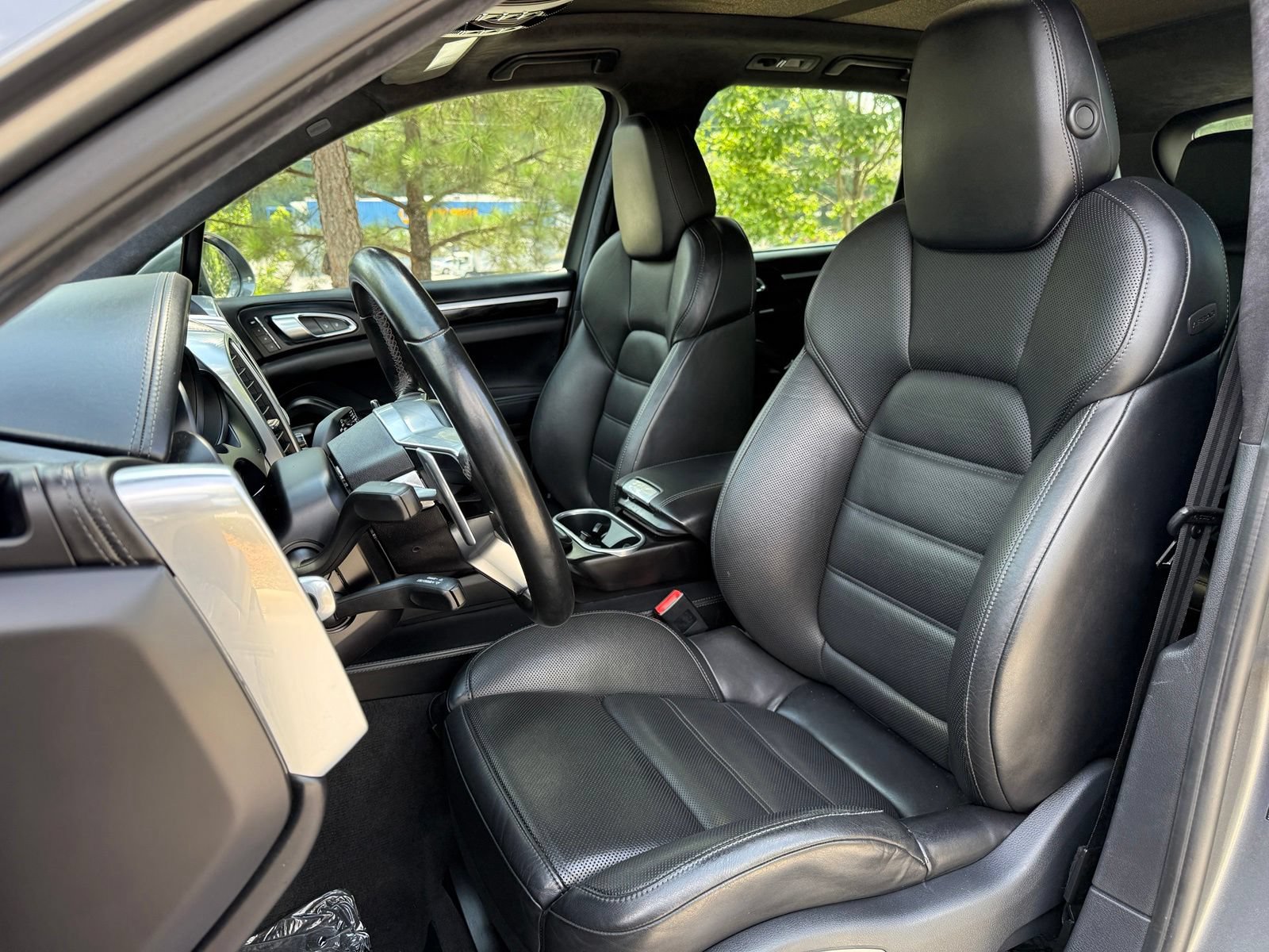 Used 2016 Porsche Cayenne Turbo AWD/4WD image 35