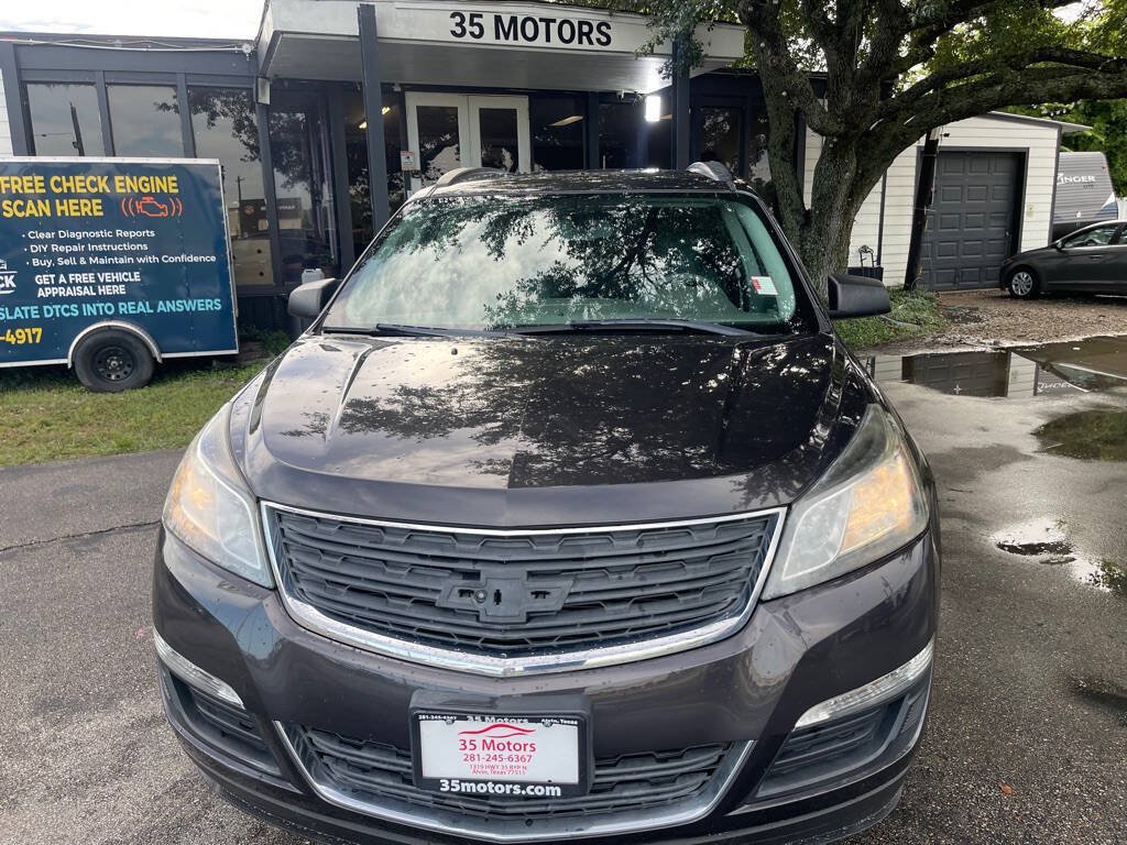 Used 2017 Chevrolet Traverse LS FWD image 2