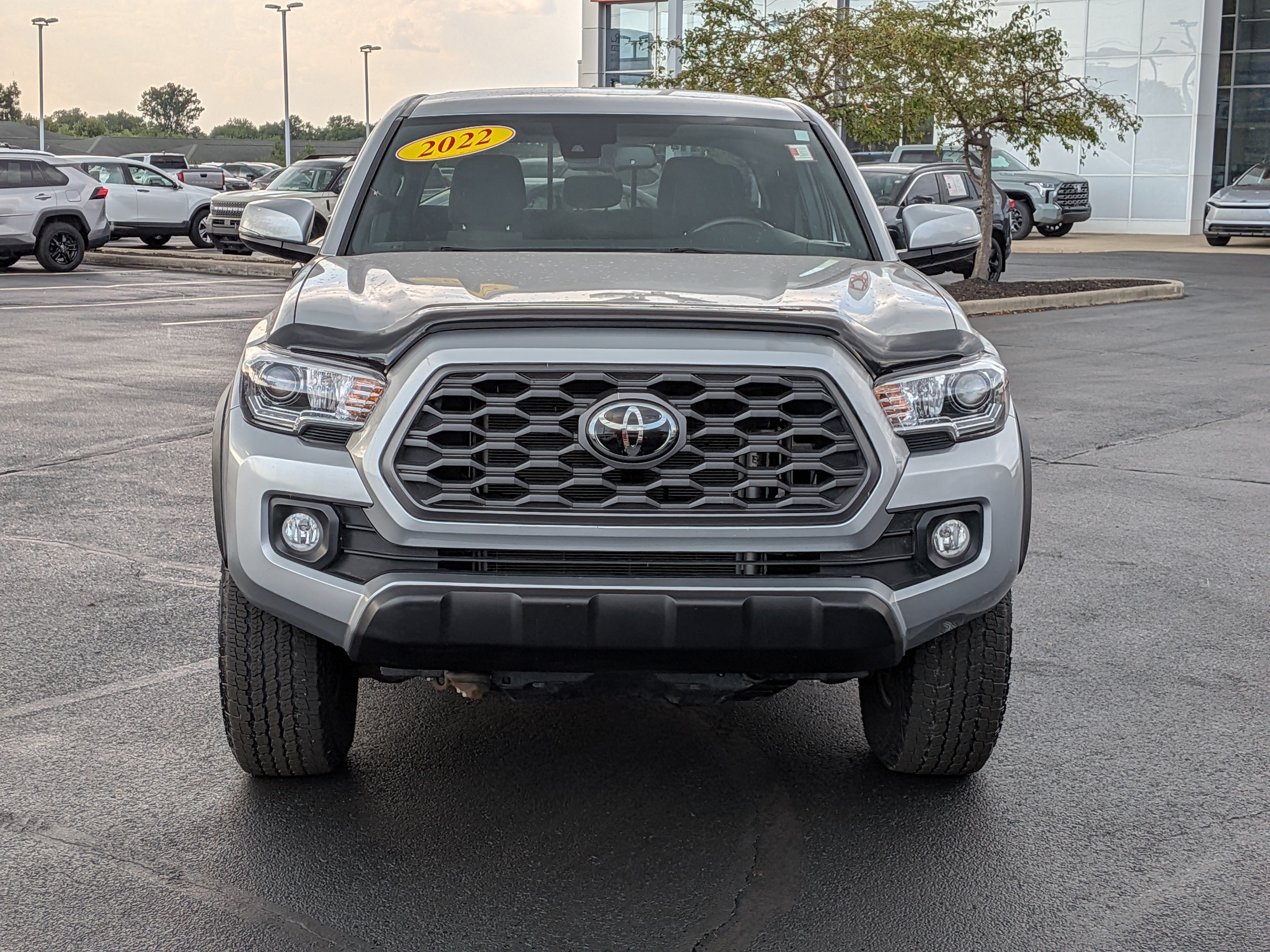 Certified 2022 Toyota Tacoma TRD Off-Road w/ Technology Package AWD/4WD image 2