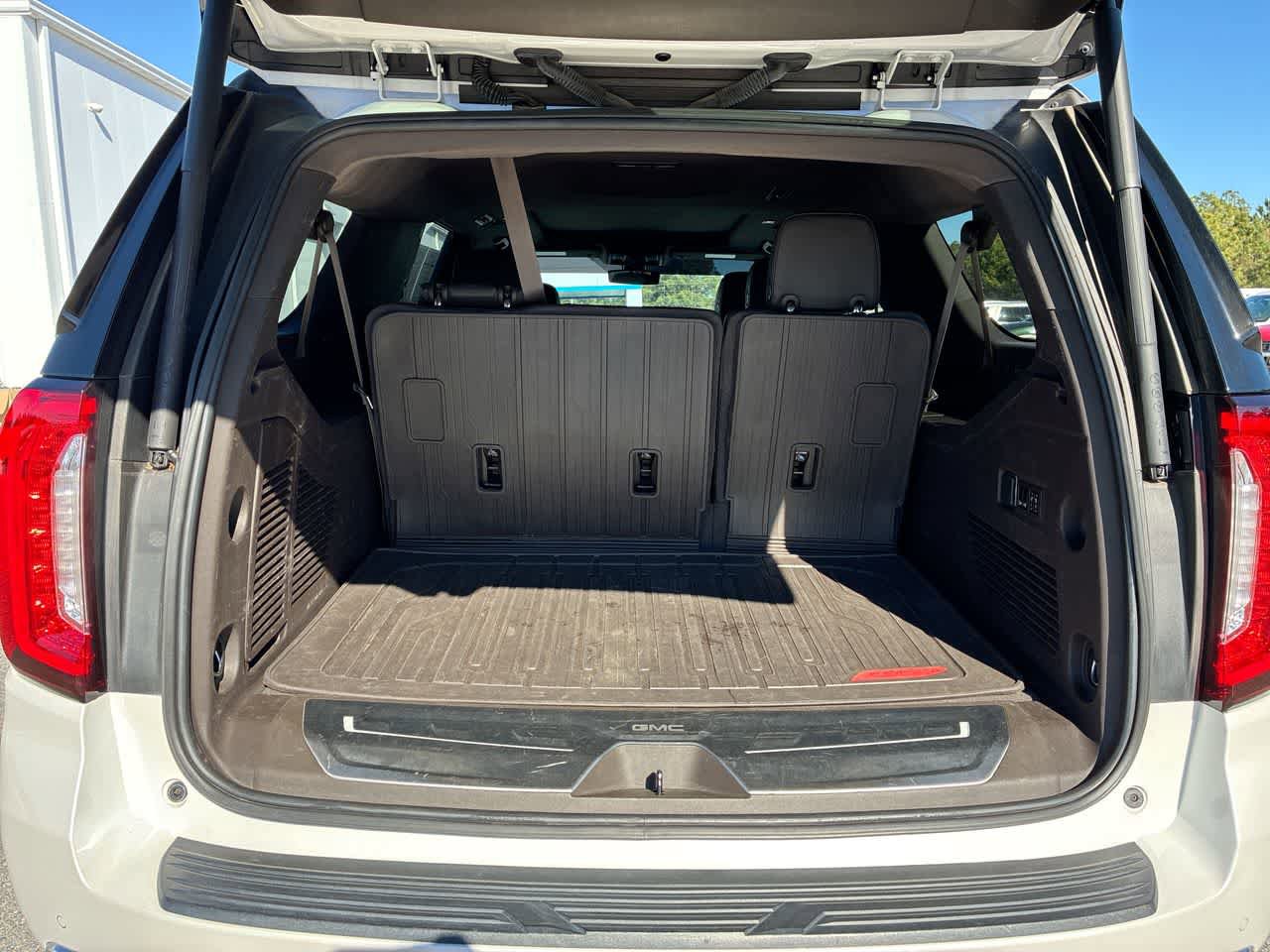 Used 2022 GMC Yukon XL Denali image 27