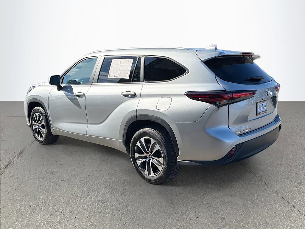 Used 2024 Toyota Highlander XLE image 7