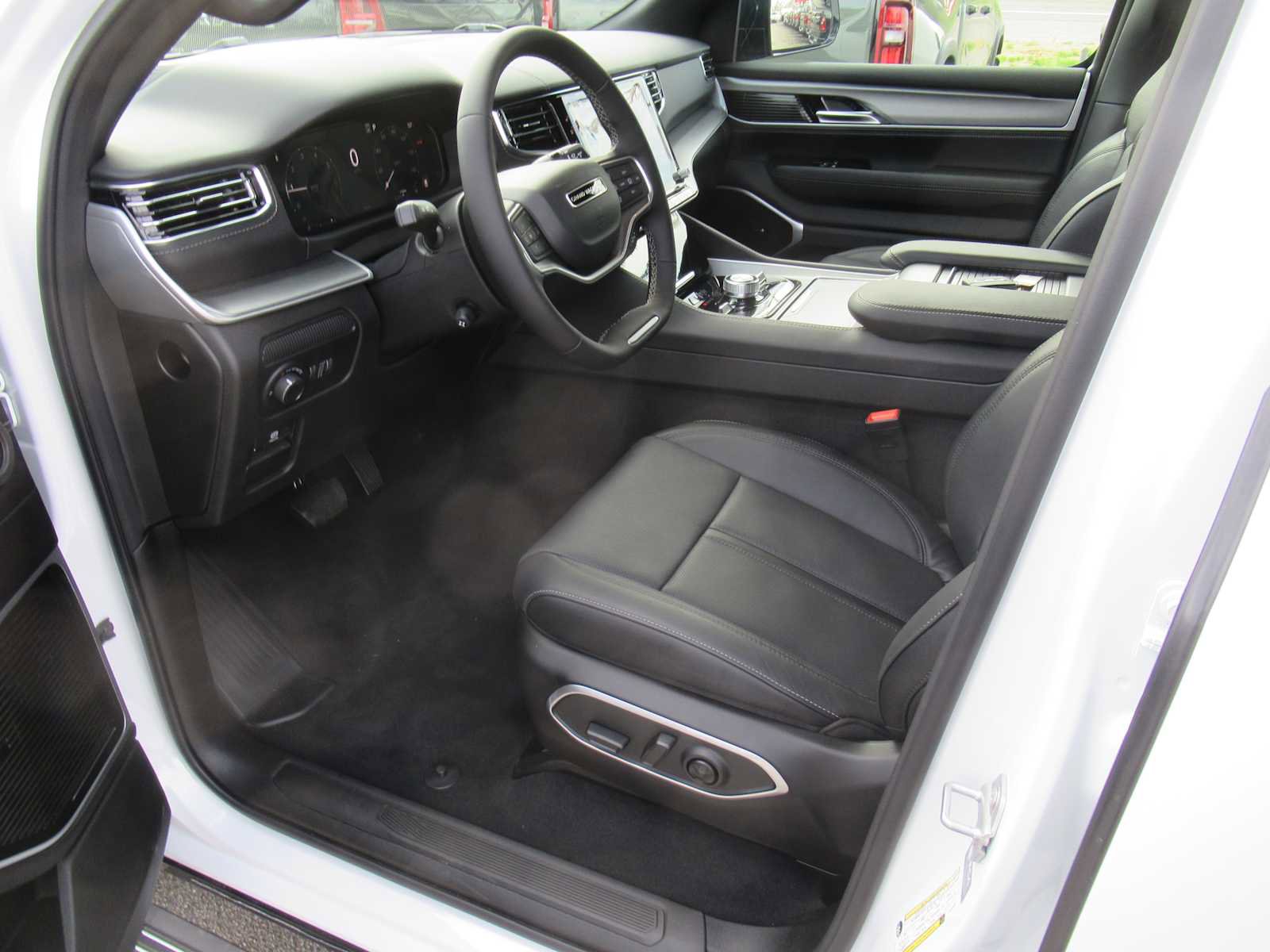 New 2026 Jeep Grand Wagoneer L Series II Obsidian image 22