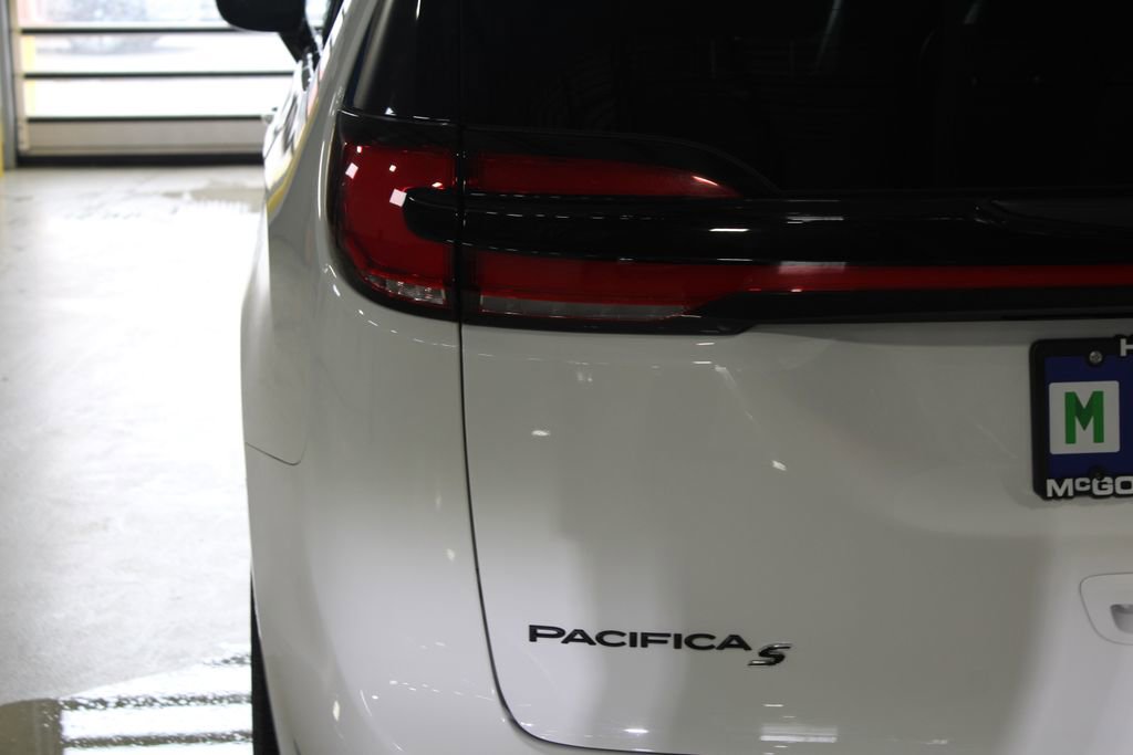 Used 2025 Chrysler Pacifica Limited FWD image 37