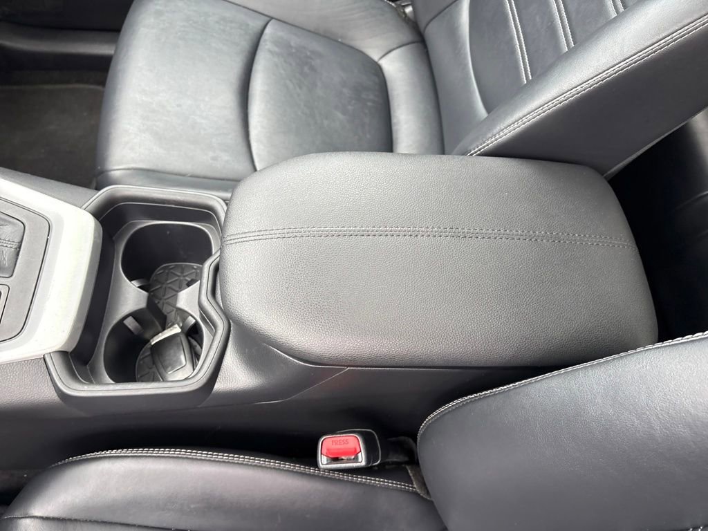 Used 2020 Toyota RAV4 XLE Premium image 25