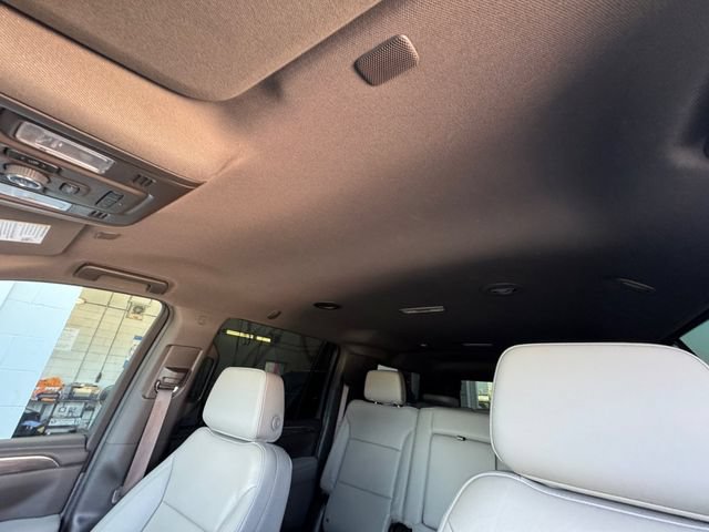 Used 2024 Chevrolet Suburban Z71 w/ Luxury Package AWD/4WD image 27