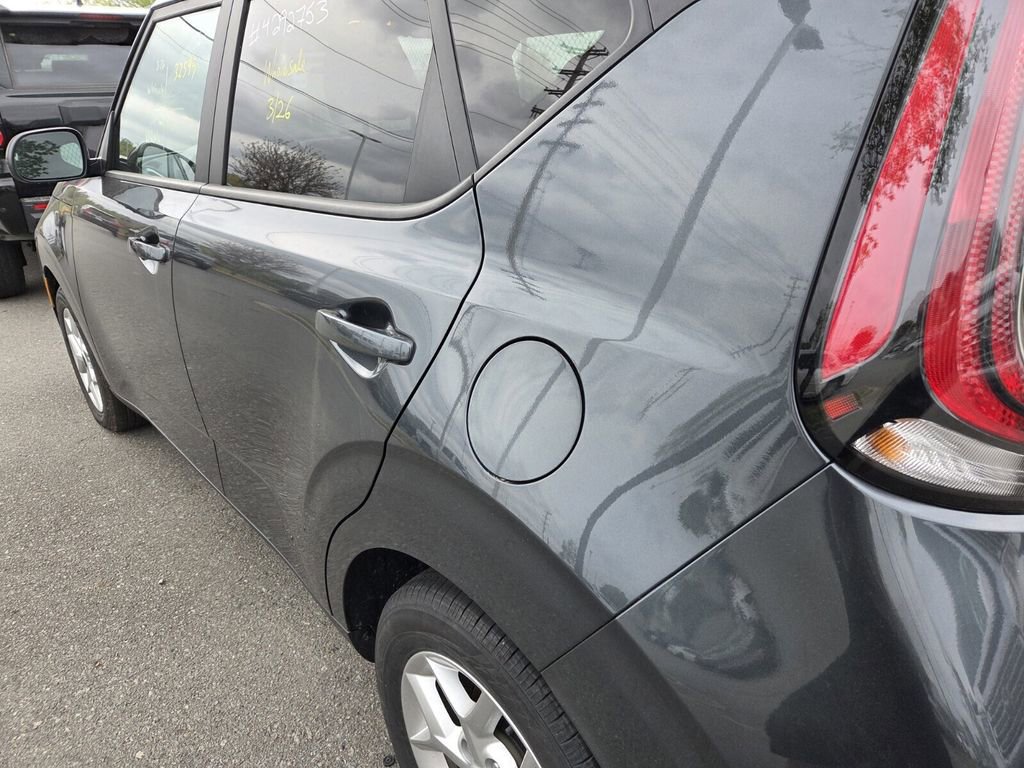 Used 2025 Kia Soul LX w/ LX Technology Package image 6