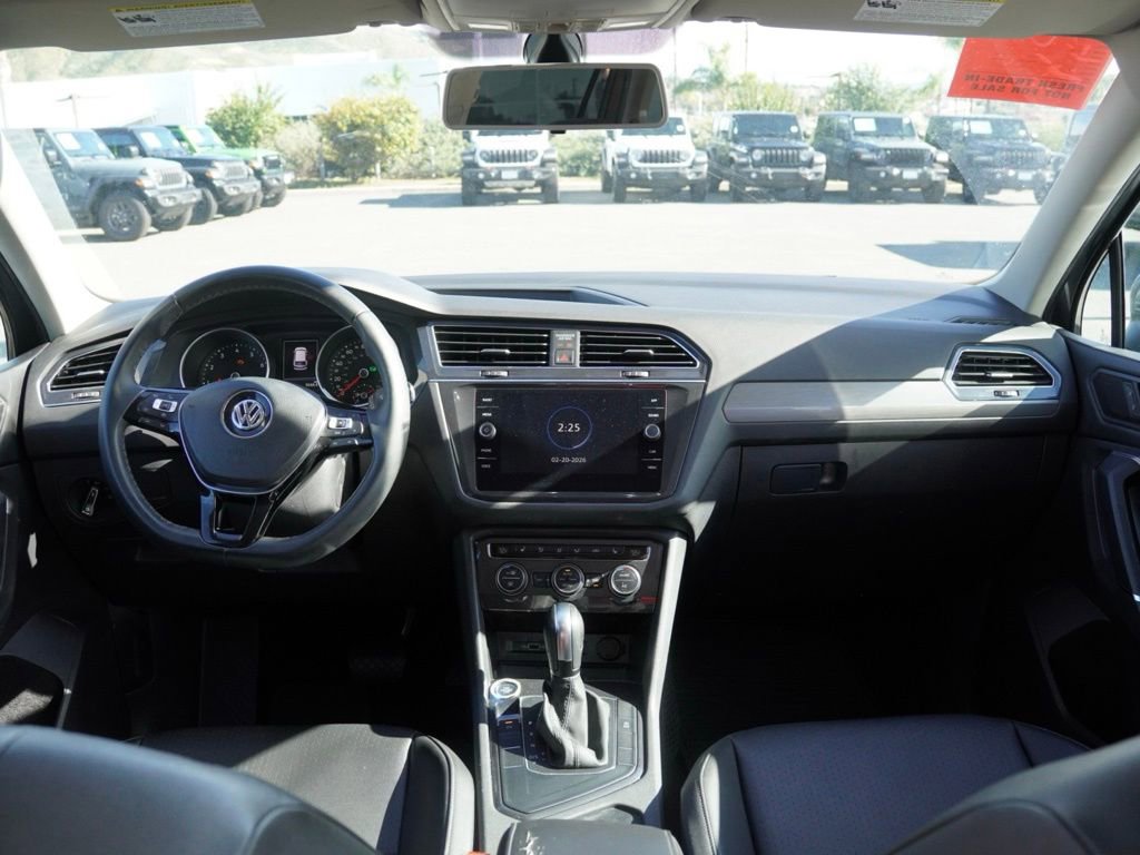 Used 2020 Volkswagen Tiguan SE w/ Panoramic Sunroof Package image 26