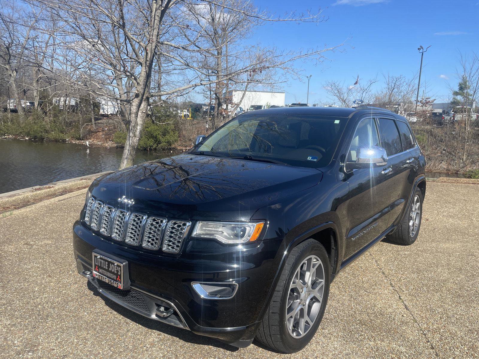 Used 2019 Jeep Grand Cherokee Overland AWD/4WD image 8