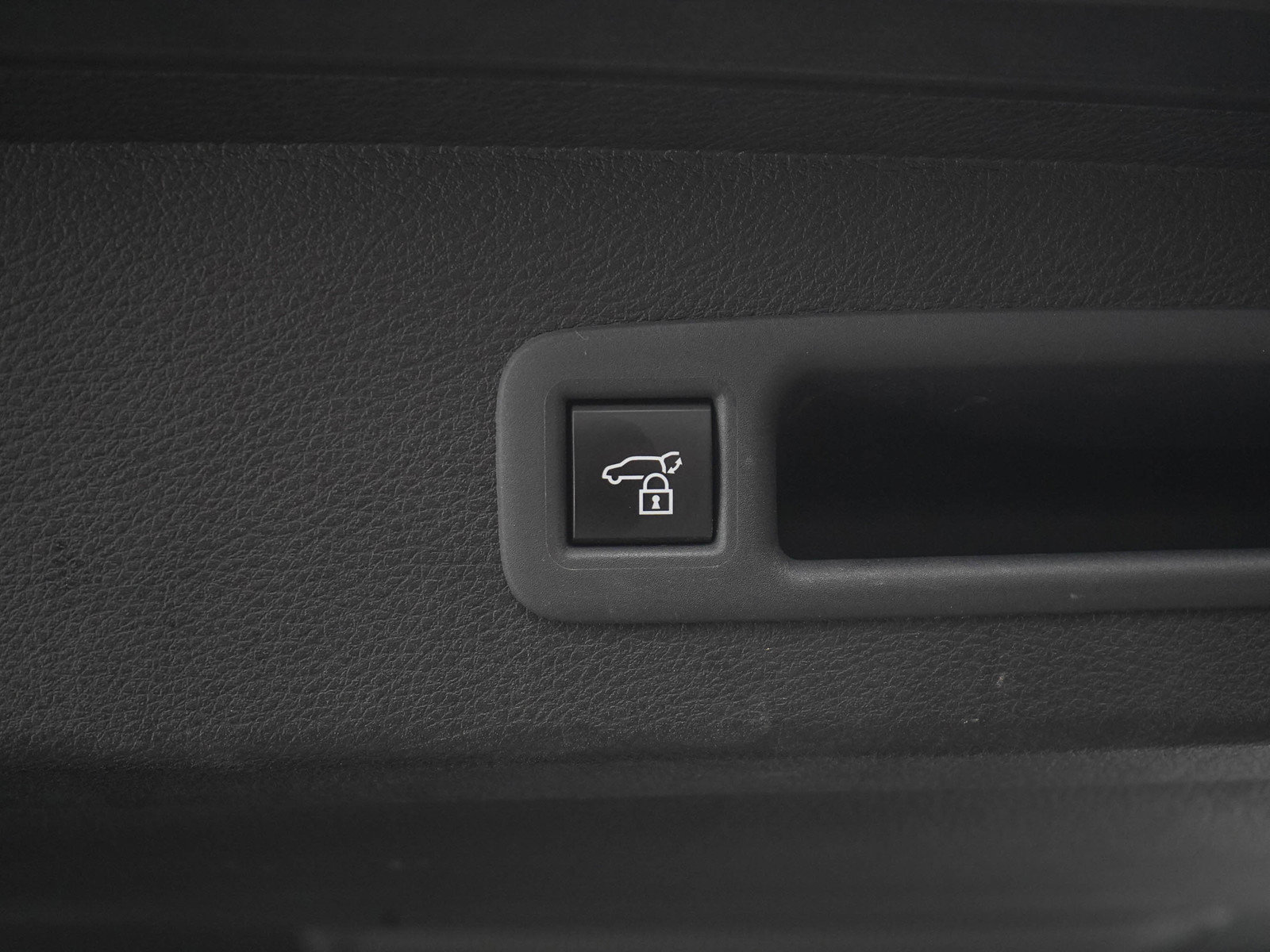 Used 2025 Toyota Sienna XSE AWD/4WD image 18
