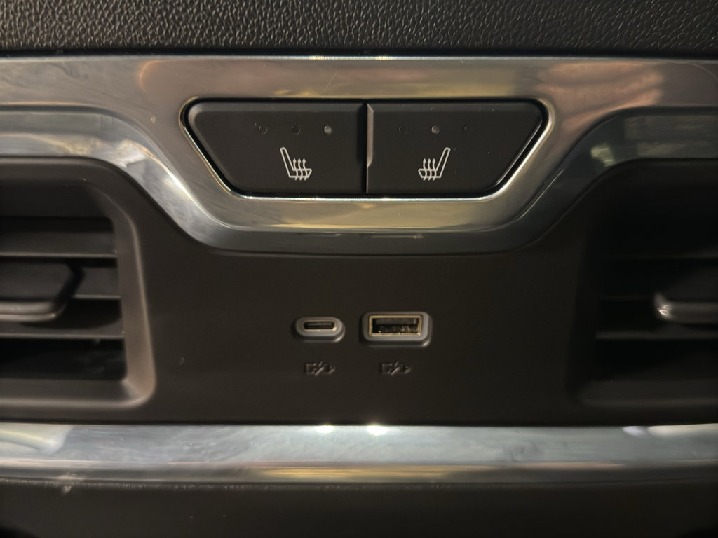 Used 2025 GMC Sierra 3500 Denali Ultimate AWD/4WD image 16