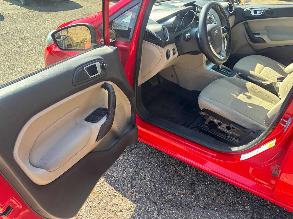 Used 2014 Ford Fiesta SE w/ Comfort Package FWD image 10