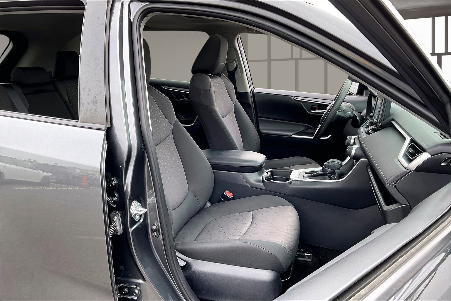 Used 2019 Toyota RAV4 XLE image 29