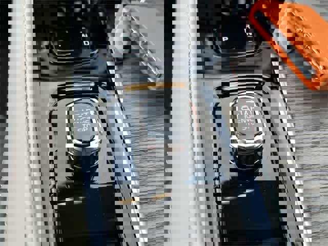 Used 2024 Volvo XC90 B6 Plus w/ Protection Package Premier image 11