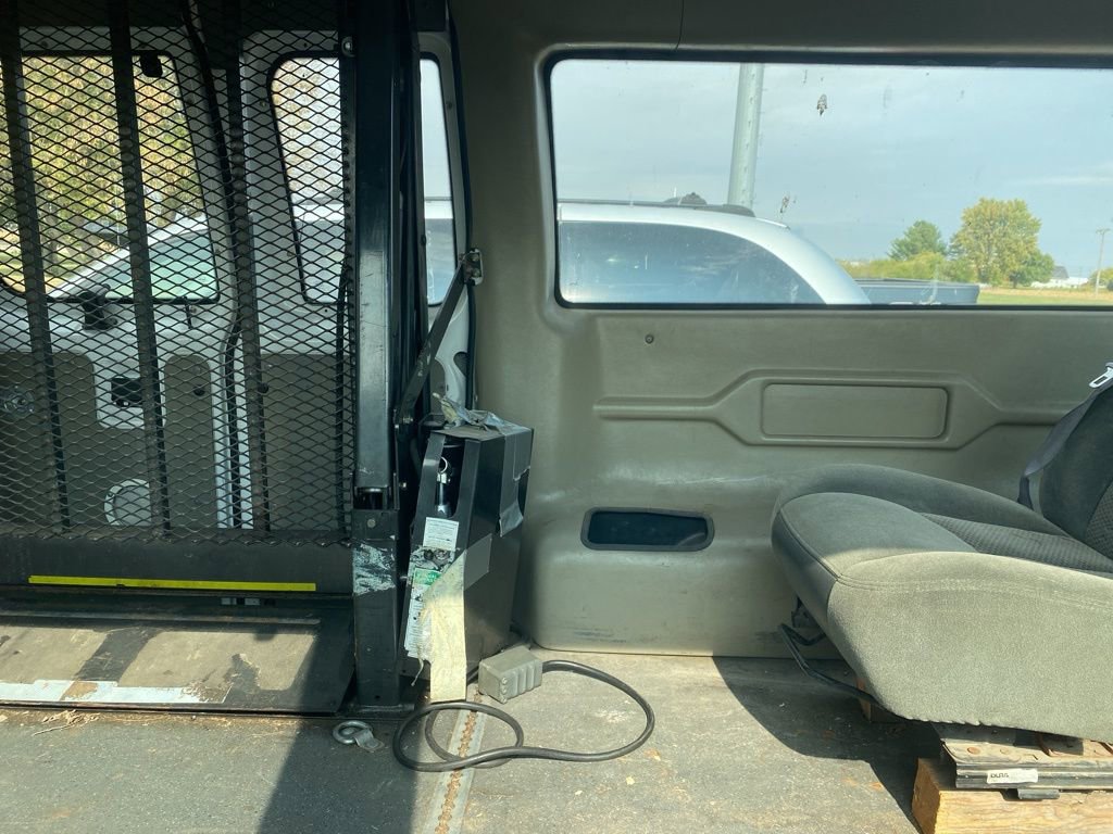 Used 2003 Ford E-250 and Econoline 250 image 15