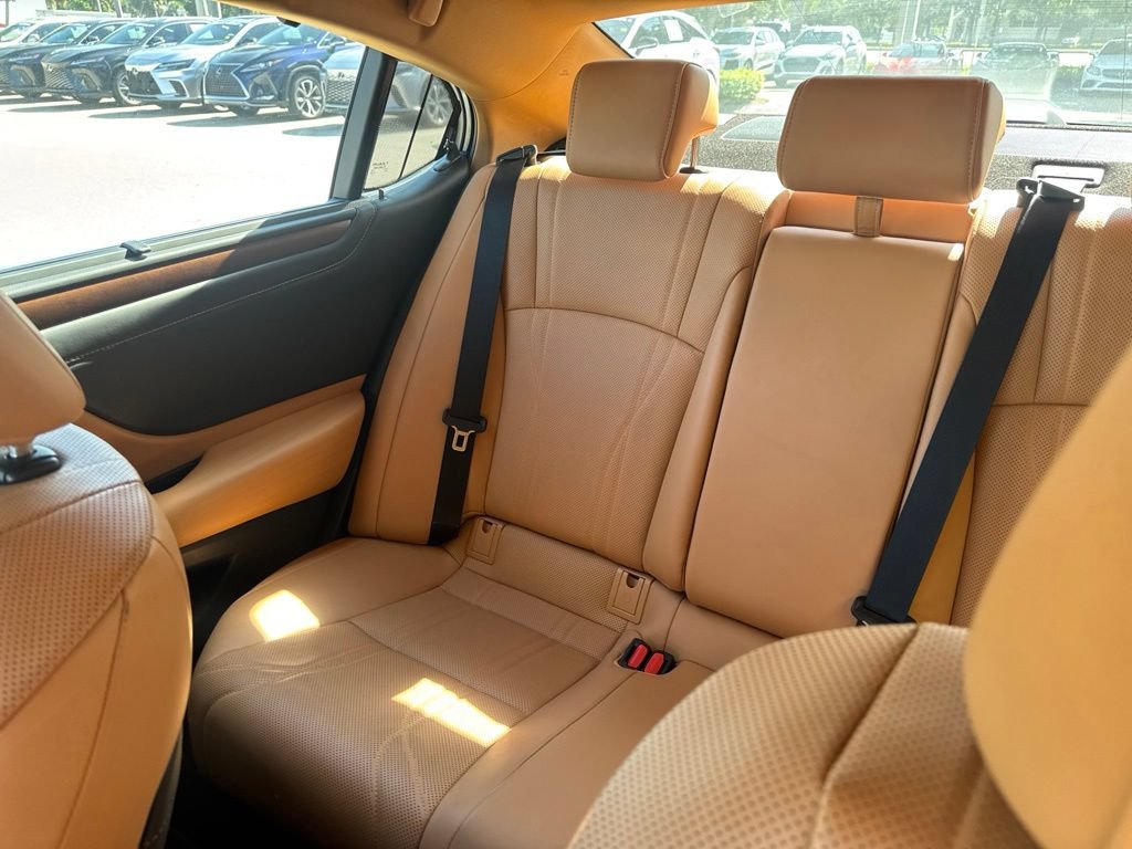 Certified 2022 Lexus ES 350 Ultra Luxury w/ Accessory Package 2 FWD image 29