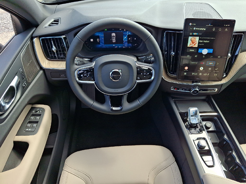 New 2027 Volvo XC60 B5 Plus AWD/4WD image 9