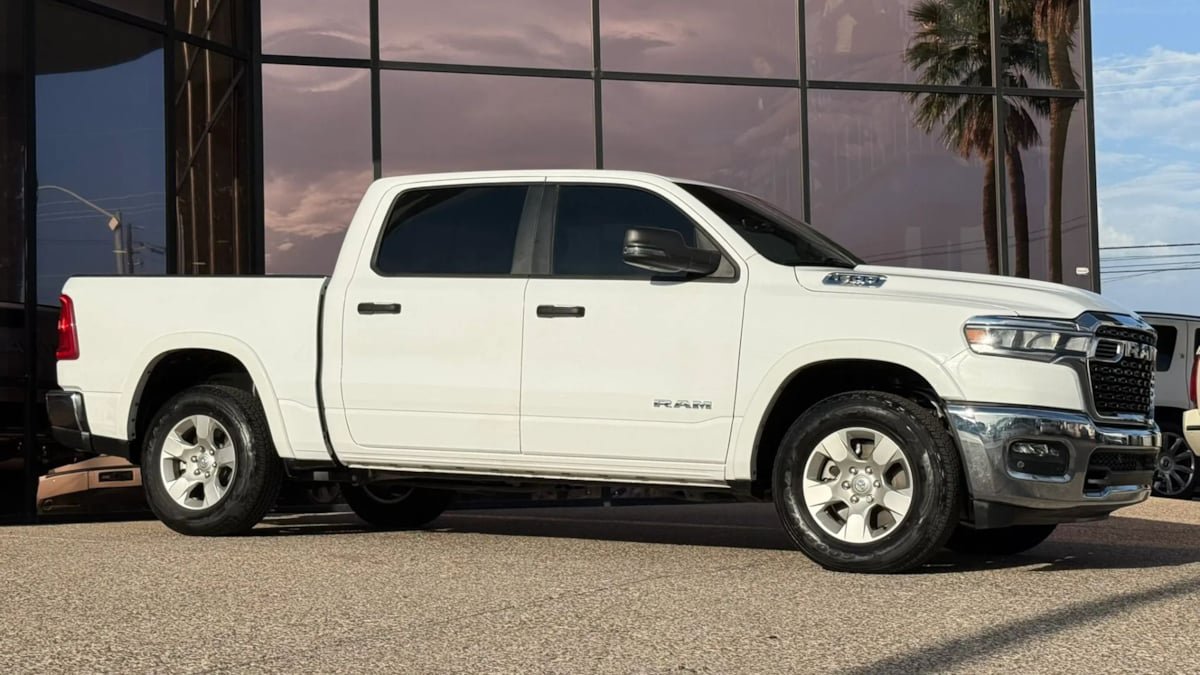 Used 2025 RAM 1500 Big Horn AWD/4WD image 16