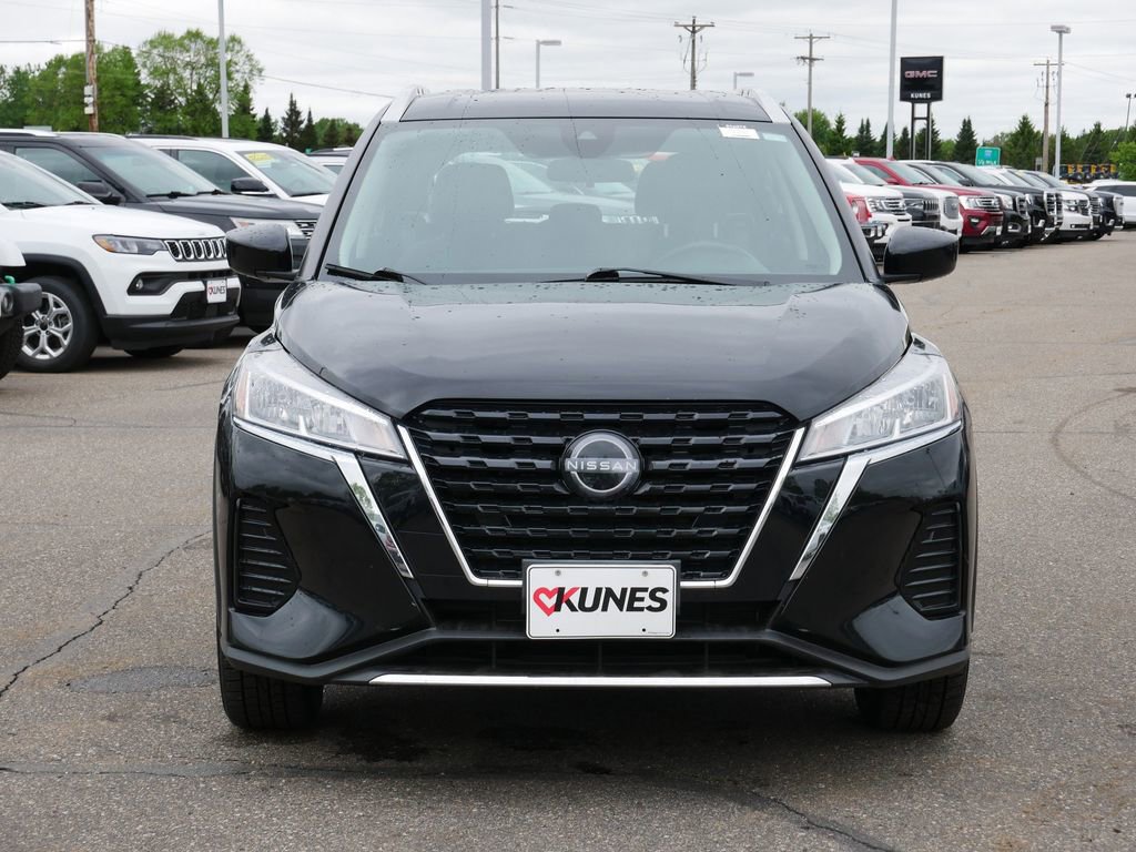 Used 2022 Nissan Kicks SV FWD image 2