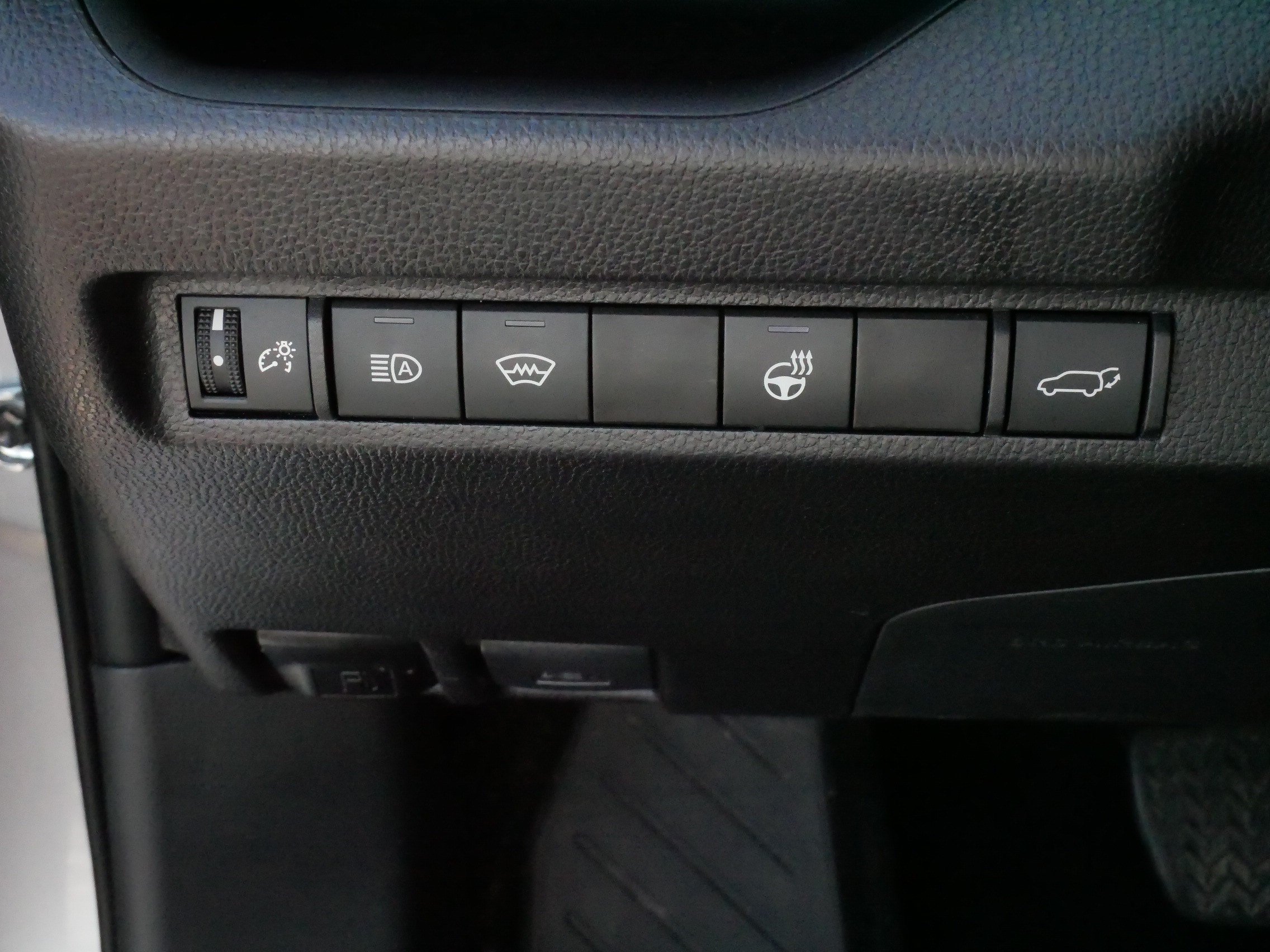 Certified 2025 Toyota RAV4 XLE w/ Convenience Package AWD/4WD image 27