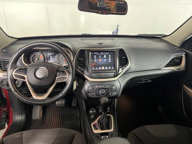 Certified 2017 Jeep Cherokee Latitude w/ Cold Weather Group AWD/4WD image 23