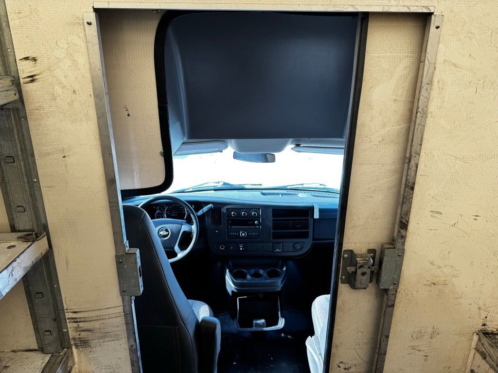 Used 2016 Chevrolet Express 3500 RWD image 31