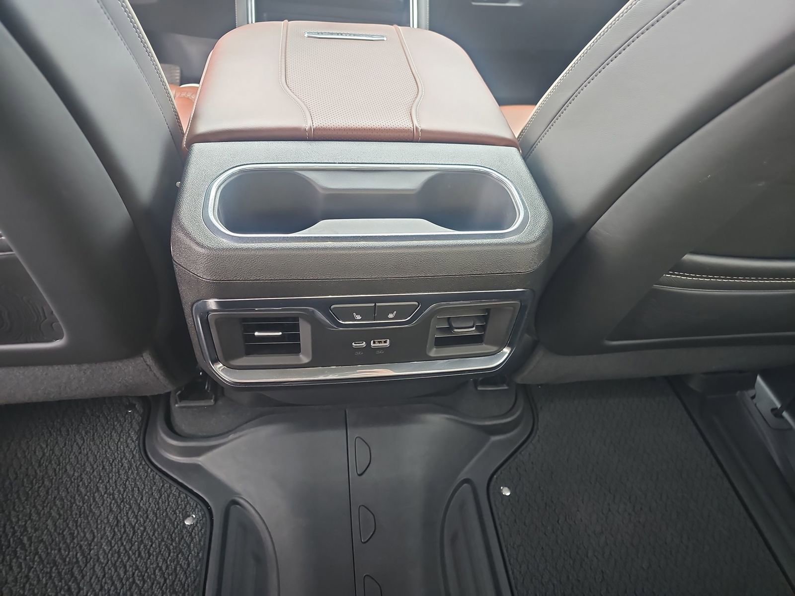 Used 2025 GMC Sierra 3500 Denali Ultimate image 14