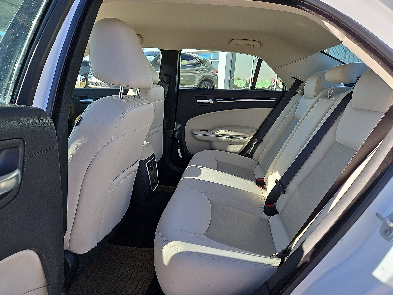 Used 2023 Chrysler 300 Touring image 8